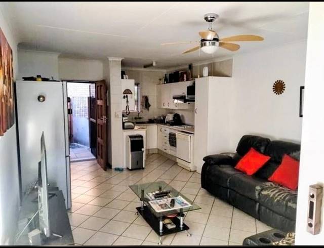 2 BEDROOM TOWNHOUSE FOR SALE IN ROOIHUISKRAAL NORTH